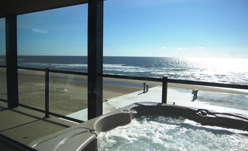 Beachfront Manor Hotel Lincoln City Exterior foto