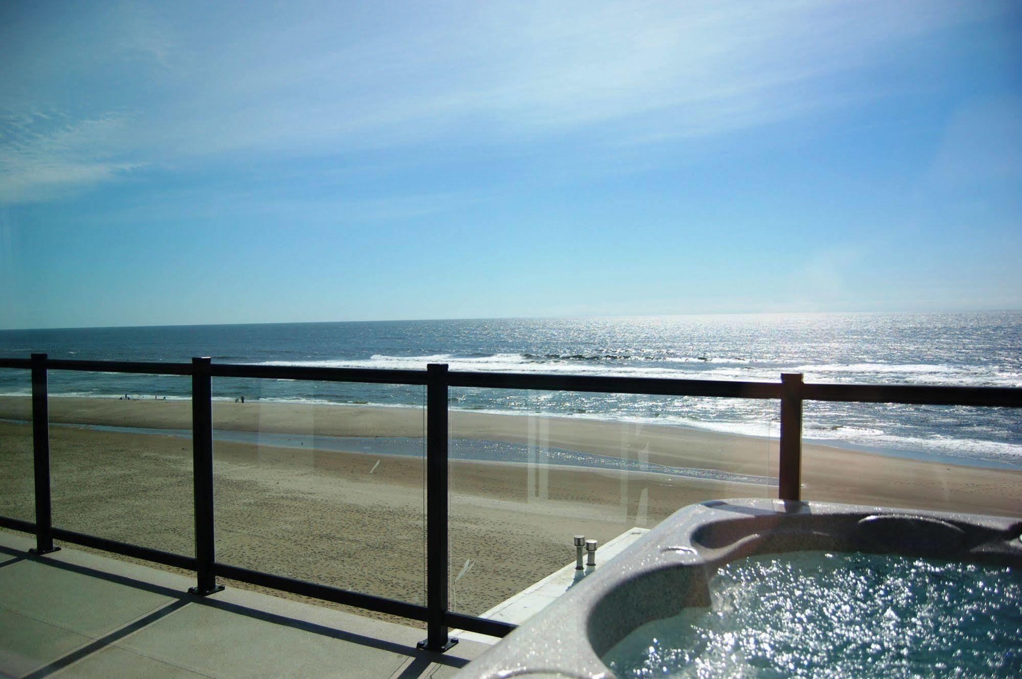 Beachfront Manor Hotel Lincoln City Exterior foto